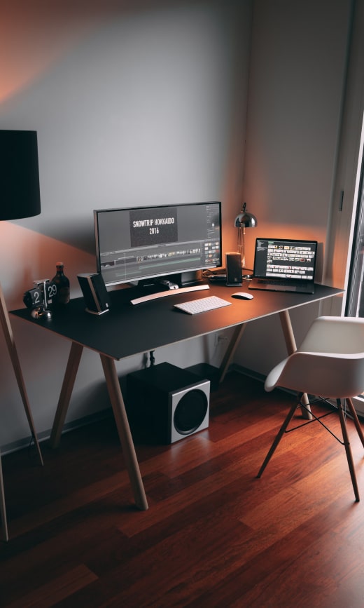 3 Minimalist Desk Setups 2 elegant desk setup img opt 1